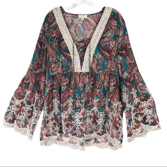 Umgee Tops - Umgee green paisley embroidered bell sleeve top large